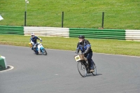 Mallory-park-Leicestershire;Mallory-park-photographs;Motorcycle-action-photographs;classic-bikes;event-digital-images;eventdigitalimages;mallory-park;no-limits-trackday;peter-wileman-photography;vintage-bikes;vintage-motorcycles;vmcc-festival-1000-bikes