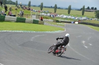 Mallory-park-Leicestershire;Mallory-park-photographs;Motorcycle-action-photographs;classic-bikes;event-digital-images;eventdigitalimages;mallory-park;no-limits-trackday;peter-wileman-photography;vintage-bikes;vintage-motorcycles;vmcc-festival-1000-bikes