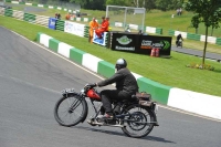 Mallory-park-Leicestershire;Mallory-park-photographs;Motorcycle-action-photographs;classic-bikes;event-digital-images;eventdigitalimages;mallory-park;no-limits-trackday;peter-wileman-photography;vintage-bikes;vintage-motorcycles;vmcc-festival-1000-bikes