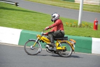 Mallory-park-Leicestershire;Mallory-park-photographs;Motorcycle-action-photographs;classic-bikes;event-digital-images;eventdigitalimages;mallory-park;no-limits-trackday;peter-wileman-photography;vintage-bikes;vintage-motorcycles;vmcc-festival-1000-bikes