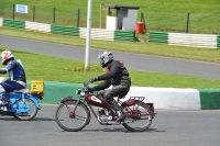 Mallory-park-Leicestershire;Mallory-park-photographs;Motorcycle-action-photographs;classic-bikes;event-digital-images;eventdigitalimages;mallory-park;no-limits-trackday;peter-wileman-photography;vintage-bikes;vintage-motorcycles;vmcc-festival-1000-bikes