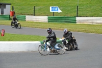 Mallory-park-Leicestershire;Mallory-park-photographs;Motorcycle-action-photographs;classic-bikes;event-digital-images;eventdigitalimages;mallory-park;no-limits-trackday;peter-wileman-photography;vintage-bikes;vintage-motorcycles;vmcc-festival-1000-bikes