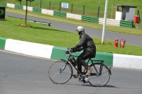 Mallory-park-Leicestershire;Mallory-park-photographs;Motorcycle-action-photographs;classic-bikes;event-digital-images;eventdigitalimages;mallory-park;no-limits-trackday;peter-wileman-photography;vintage-bikes;vintage-motorcycles;vmcc-festival-1000-bikes