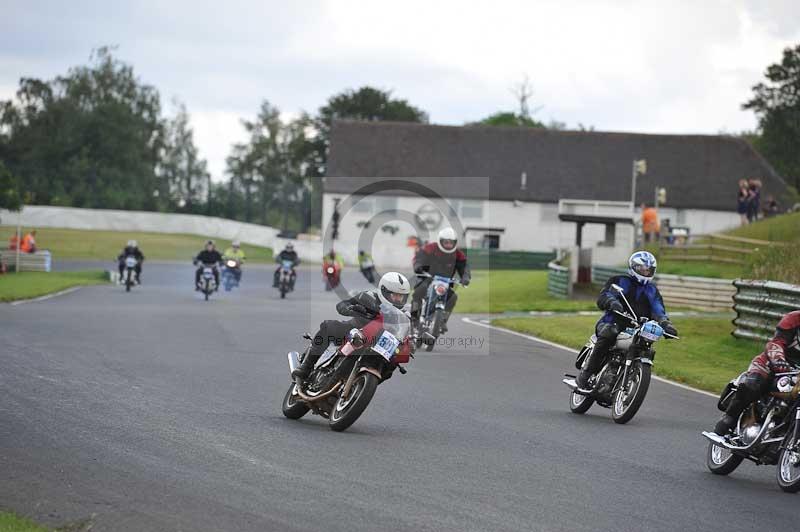 Mallory park Leicestershire;Mallory park photographs;Motorcycle action photographs;classic bikes;event digital images;eventdigitalimages;mallory park;no limits trackday;peter wileman photography;vintage bikes;vintage motorcycles;vmcc festival 1000 bikes