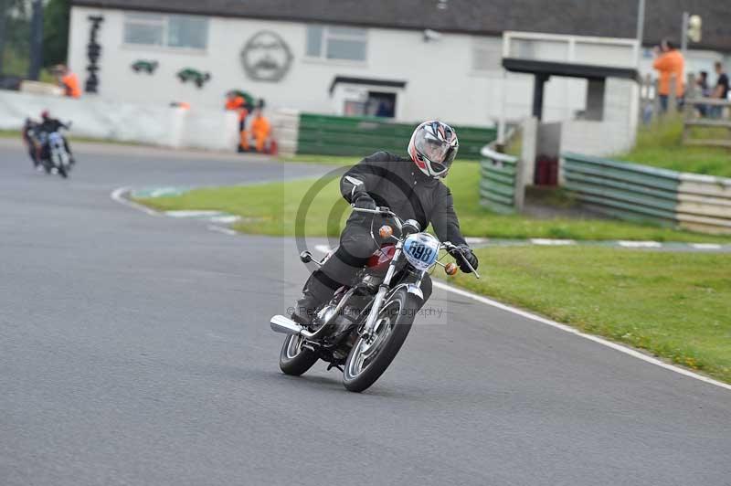 Mallory park Leicestershire;Mallory park photographs;Motorcycle action photographs;classic bikes;event digital images;eventdigitalimages;mallory park;no limits trackday;peter wileman photography;vintage bikes;vintage motorcycles;vmcc festival 1000 bikes