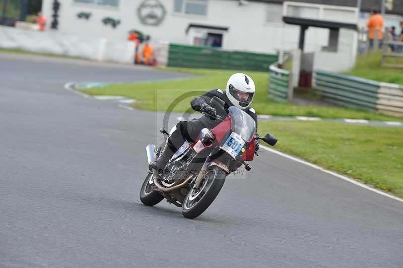 Mallory park Leicestershire;Mallory park photographs;Motorcycle action photographs;classic bikes;event digital images;eventdigitalimages;mallory park;no limits trackday;peter wileman photography;vintage bikes;vintage motorcycles;vmcc festival 1000 bikes