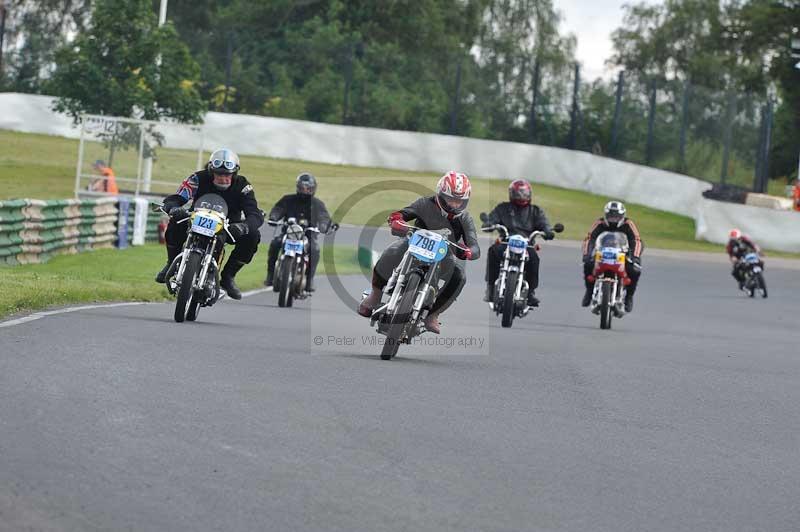 Mallory park Leicestershire;Mallory park photographs;Motorcycle action photographs;classic bikes;event digital images;eventdigitalimages;mallory park;no limits trackday;peter wileman photography;vintage bikes;vintage motorcycles;vmcc festival 1000 bikes
