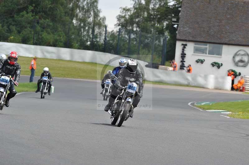 Mallory park Leicestershire;Mallory park photographs;Motorcycle action photographs;classic bikes;event digital images;eventdigitalimages;mallory park;no limits trackday;peter wileman photography;vintage bikes;vintage motorcycles;vmcc festival 1000 bikes