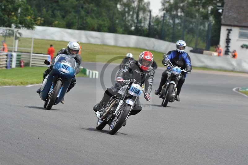 Mallory park Leicestershire;Mallory park photographs;Motorcycle action photographs;classic bikes;event digital images;eventdigitalimages;mallory park;no limits trackday;peter wileman photography;vintage bikes;vintage motorcycles;vmcc festival 1000 bikes