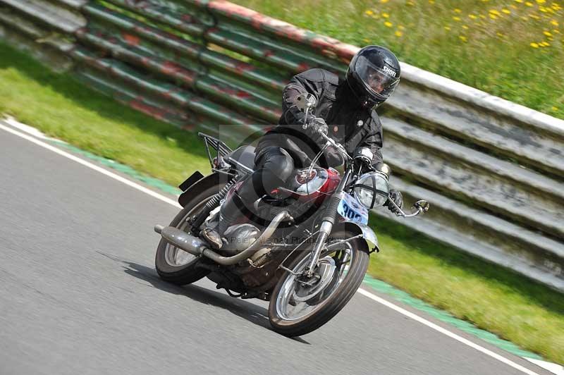 Mallory park Leicestershire;Mallory park photographs;Motorcycle action photographs;classic bikes;event digital images;eventdigitalimages;mallory park;no limits trackday;peter wileman photography;vintage bikes;vintage motorcycles;vmcc festival 1000 bikes