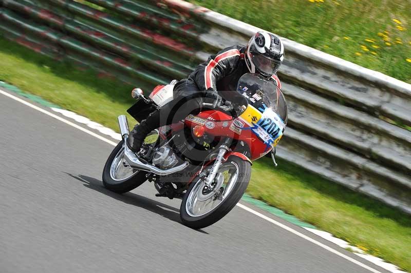 Mallory park Leicestershire;Mallory park photographs;Motorcycle action photographs;classic bikes;event digital images;eventdigitalimages;mallory park;no limits trackday;peter wileman photography;vintage bikes;vintage motorcycles;vmcc festival 1000 bikes