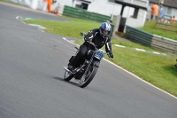 Mallory-park-Leicestershire;Mallory-park-photographs;Motorcycle-action-photographs;classic-bikes;event-digital-images;eventdigitalimages;mallory-park;no-limits-trackday;peter-wileman-photography;vintage-bikes;vintage-motorcycles;vmcc-festival-1000-bikes
