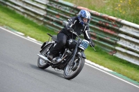 Mallory-park-Leicestershire;Mallory-park-photographs;Motorcycle-action-photographs;classic-bikes;event-digital-images;eventdigitalimages;mallory-park;no-limits-trackday;peter-wileman-photography;vintage-bikes;vintage-motorcycles;vmcc-festival-1000-bikes
