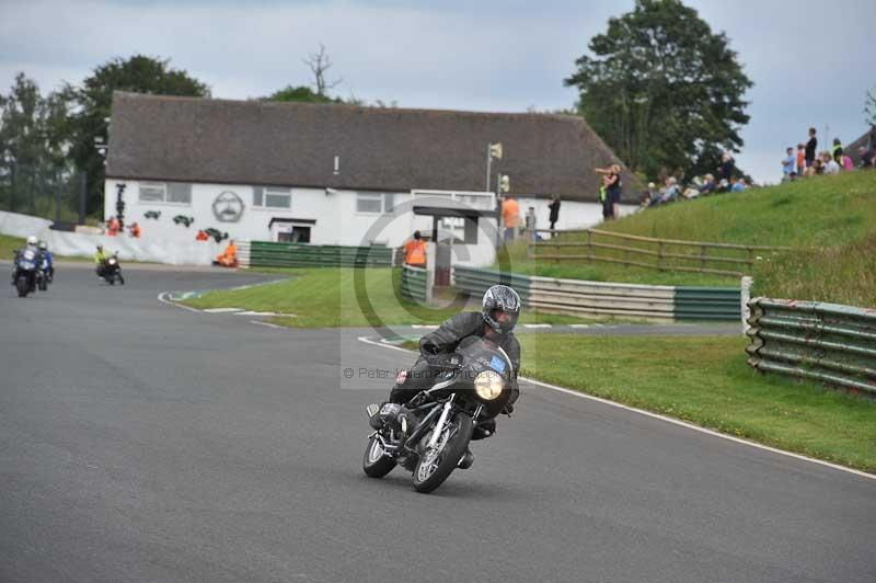 Mallory park Leicestershire;Mallory park photographs;Motorcycle action photographs;classic bikes;event digital images;eventdigitalimages;mallory park;no limits trackday;peter wileman photography;vintage bikes;vintage motorcycles;vmcc festival 1000 bikes