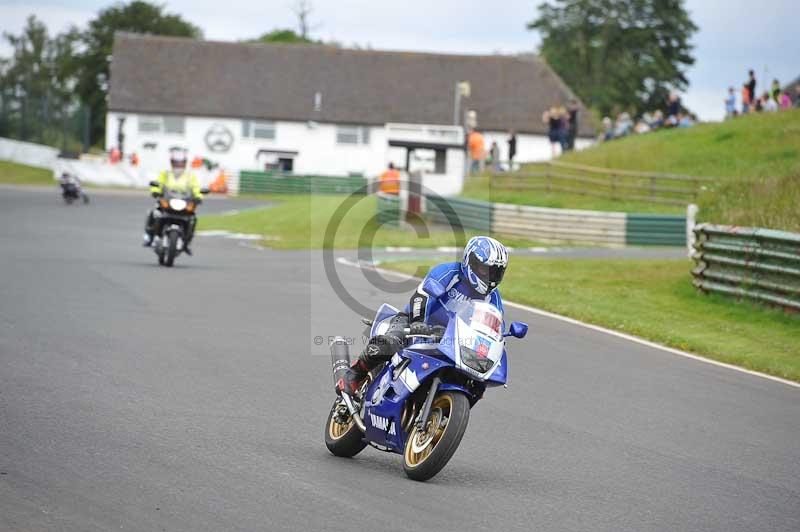 Mallory park Leicestershire;Mallory park photographs;Motorcycle action photographs;classic bikes;event digital images;eventdigitalimages;mallory park;no limits trackday;peter wileman photography;vintage bikes;vintage motorcycles;vmcc festival 1000 bikes