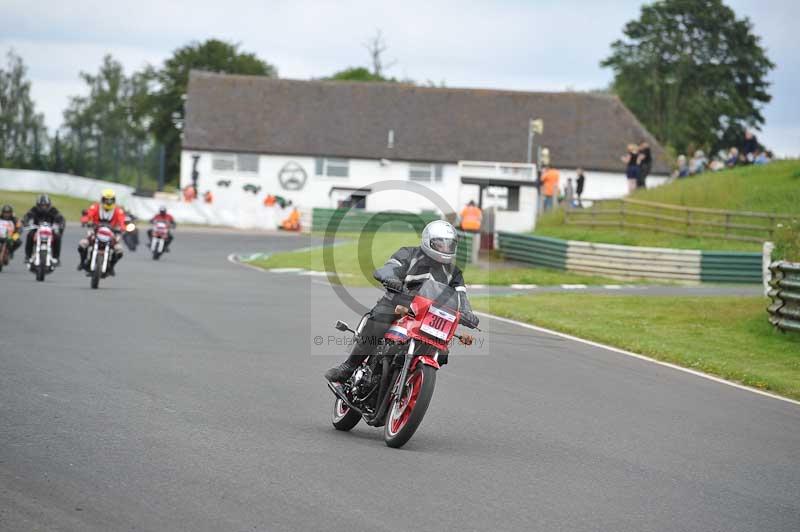 Mallory park Leicestershire;Mallory park photographs;Motorcycle action photographs;classic bikes;event digital images;eventdigitalimages;mallory park;no limits trackday;peter wileman photography;vintage bikes;vintage motorcycles;vmcc festival 1000 bikes