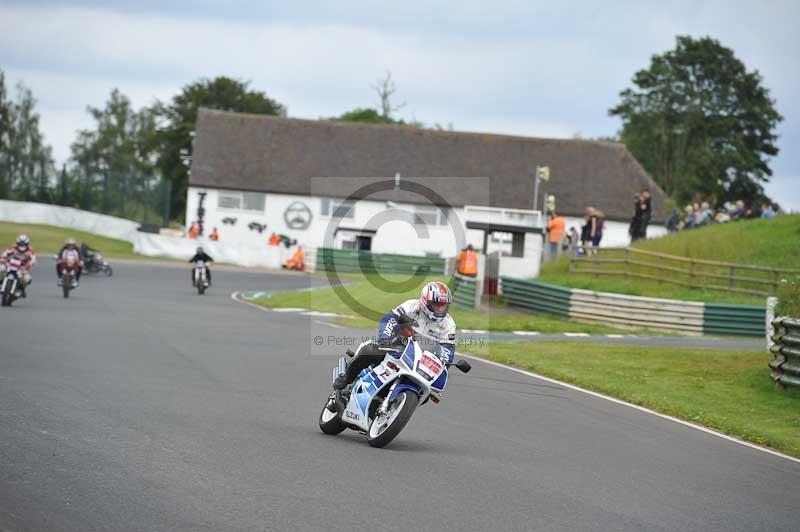 Mallory park Leicestershire;Mallory park photographs;Motorcycle action photographs;classic bikes;event digital images;eventdigitalimages;mallory park;no limits trackday;peter wileman photography;vintage bikes;vintage motorcycles;vmcc festival 1000 bikes