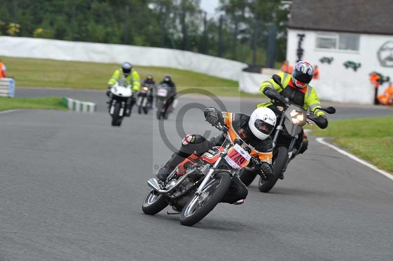 Mallory park Leicestershire;Mallory park photographs;Motorcycle action photographs;classic bikes;event digital images;eventdigitalimages;mallory park;no limits trackday;peter wileman photography;vintage bikes;vintage motorcycles;vmcc festival 1000 bikes