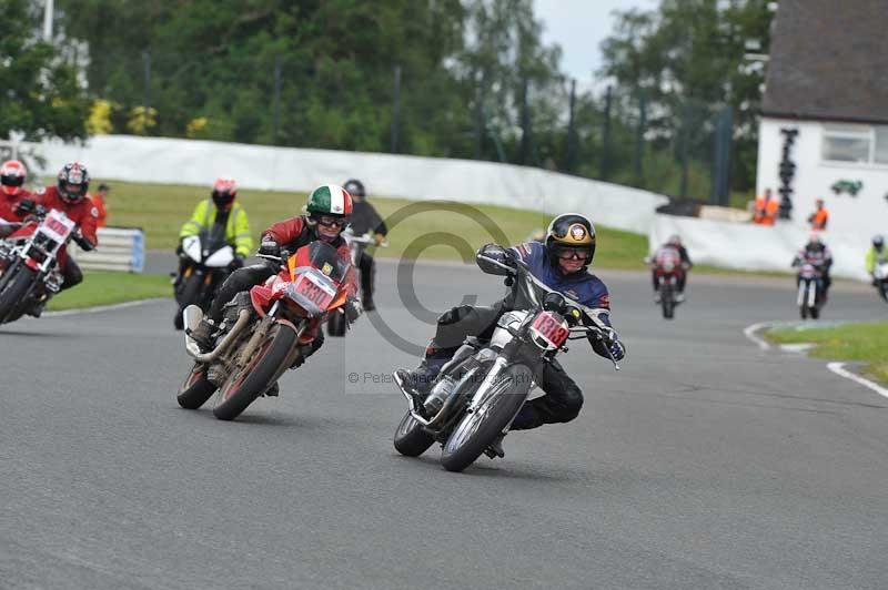 Mallory park Leicestershire;Mallory park photographs;Motorcycle action photographs;classic bikes;event digital images;eventdigitalimages;mallory park;no limits trackday;peter wileman photography;vintage bikes;vintage motorcycles;vmcc festival 1000 bikes