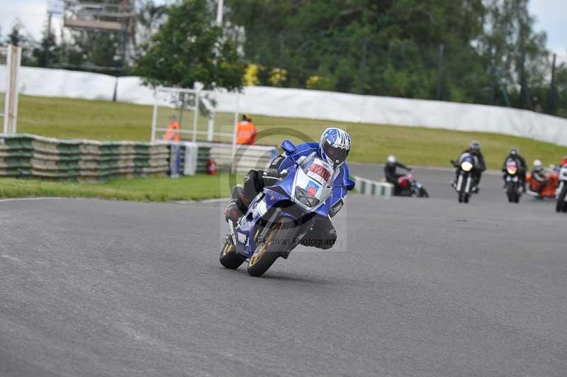 Mallory park Leicestershire;Mallory park photographs;Motorcycle action photographs;classic bikes;event digital images;eventdigitalimages;mallory park;no limits trackday;peter wileman photography;vintage bikes;vintage motorcycles;vmcc festival 1000 bikes