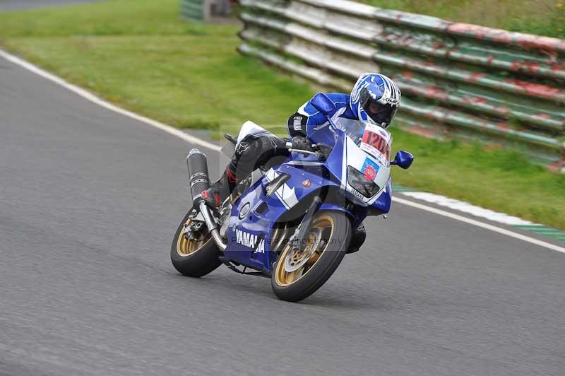 Mallory park Leicestershire;Mallory park photographs;Motorcycle action photographs;classic bikes;event digital images;eventdigitalimages;mallory park;no limits trackday;peter wileman photography;vintage bikes;vintage motorcycles;vmcc festival 1000 bikes