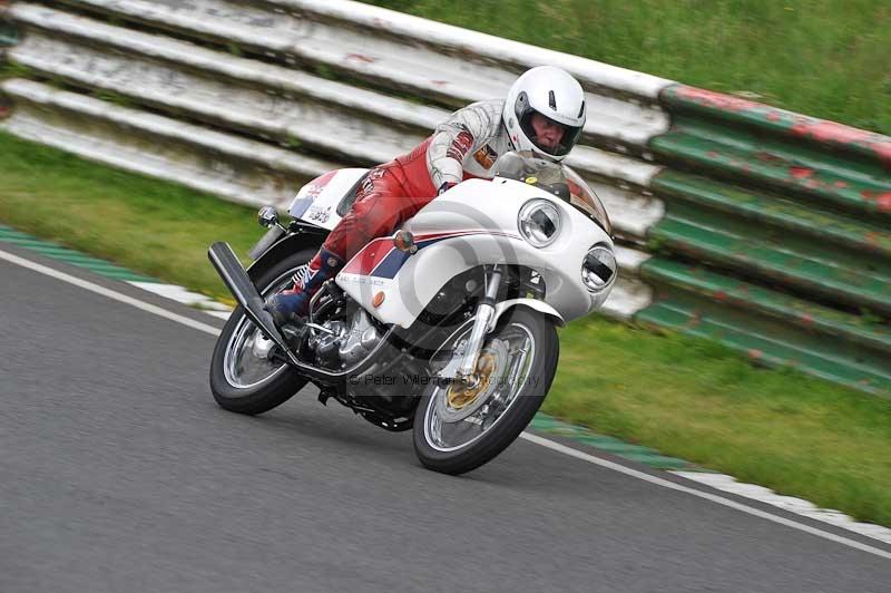 Mallory park Leicestershire;Mallory park photographs;Motorcycle action photographs;classic bikes;event digital images;eventdigitalimages;mallory park;no limits trackday;peter wileman photography;vintage bikes;vintage motorcycles;vmcc festival 1000 bikes