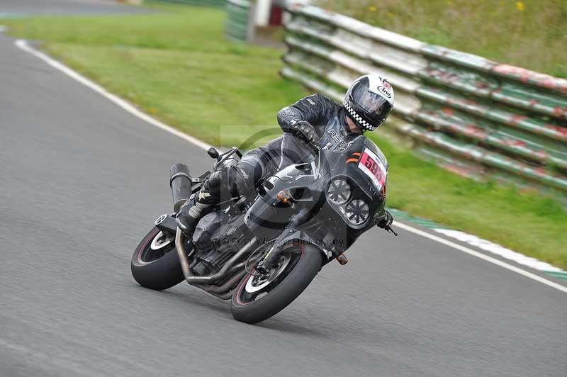 Mallory park Leicestershire;Mallory park photographs;Motorcycle action photographs;classic bikes;event digital images;eventdigitalimages;mallory park;no limits trackday;peter wileman photography;vintage bikes;vintage motorcycles;vmcc festival 1000 bikes