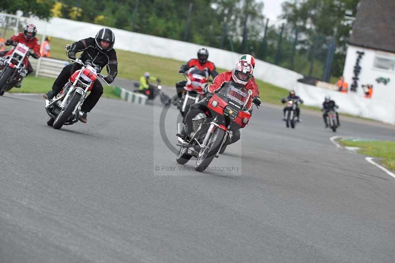 Mallory park Leicestershire;Mallory park photographs;Motorcycle action photographs;classic bikes;event digital images;eventdigitalimages;mallory park;no limits trackday;peter wileman photography;vintage bikes;vintage motorcycles;vmcc festival 1000 bikes