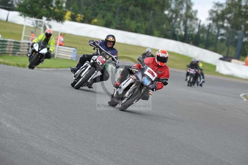Mallory park Leicestershire;Mallory park photographs;Motorcycle action photographs;classic bikes;event digital images;eventdigitalimages;mallory park;no limits trackday;peter wileman photography;vintage bikes;vintage motorcycles;vmcc festival 1000 bikes