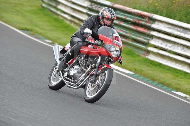 Mallory park Leicestershire;Mallory park photographs;Motorcycle action photographs;classic bikes;event digital images;eventdigitalimages;mallory park;no limits trackday;peter wileman photography;vintage bikes;vintage motorcycles;vmcc festival 1000 bikes