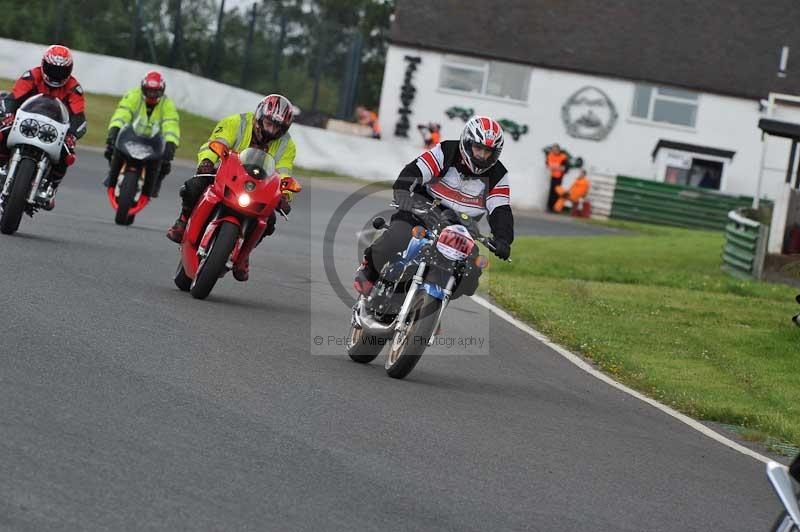 Mallory park Leicestershire;Mallory park photographs;Motorcycle action photographs;classic bikes;event digital images;eventdigitalimages;mallory park;no limits trackday;peter wileman photography;vintage bikes;vintage motorcycles;vmcc festival 1000 bikes