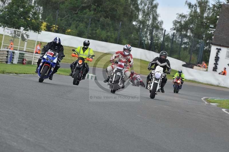 Mallory park Leicestershire;Mallory park photographs;Motorcycle action photographs;classic bikes;event digital images;eventdigitalimages;mallory park;no limits trackday;peter wileman photography;vintage bikes;vintage motorcycles;vmcc festival 1000 bikes
