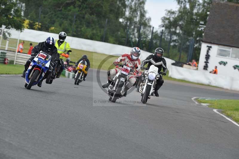 Mallory park Leicestershire;Mallory park photographs;Motorcycle action photographs;classic bikes;event digital images;eventdigitalimages;mallory park;no limits trackday;peter wileman photography;vintage bikes;vintage motorcycles;vmcc festival 1000 bikes