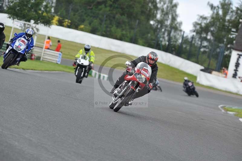 Mallory park Leicestershire;Mallory park photographs;Motorcycle action photographs;classic bikes;event digital images;eventdigitalimages;mallory park;no limits trackday;peter wileman photography;vintage bikes;vintage motorcycles;vmcc festival 1000 bikes