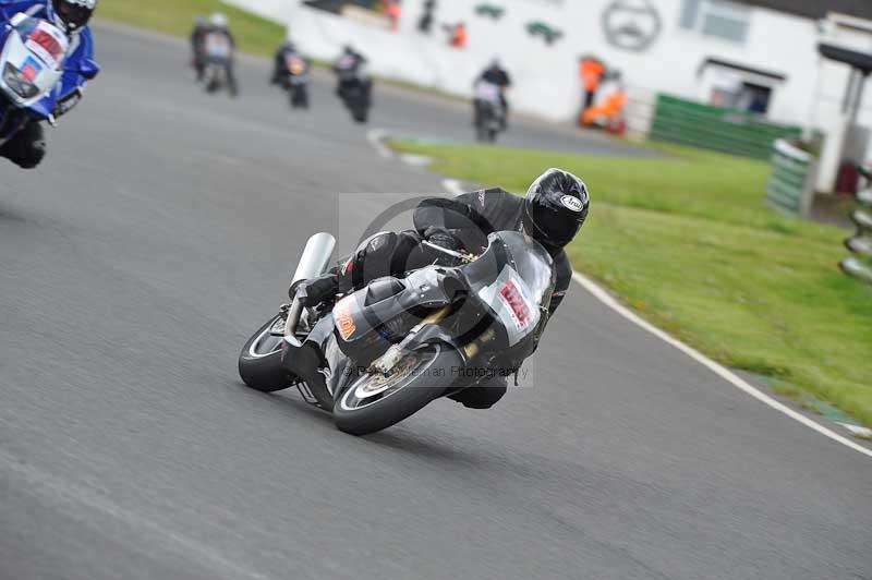 Mallory park Leicestershire;Mallory park photographs;Motorcycle action photographs;classic bikes;event digital images;eventdigitalimages;mallory park;no limits trackday;peter wileman photography;vintage bikes;vintage motorcycles;vmcc festival 1000 bikes