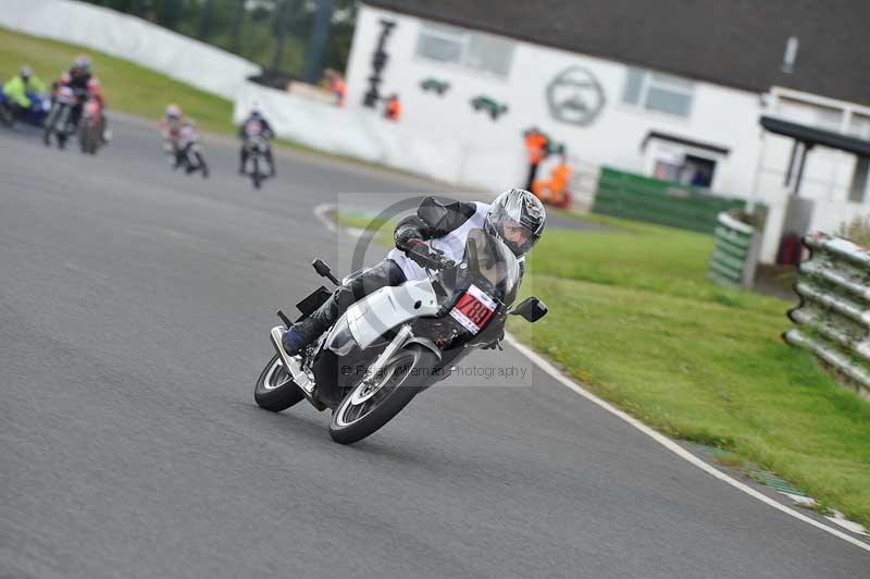 Mallory park Leicestershire;Mallory park photographs;Motorcycle action photographs;classic bikes;event digital images;eventdigitalimages;mallory park;no limits trackday;peter wileman photography;vintage bikes;vintage motorcycles;vmcc festival 1000 bikes