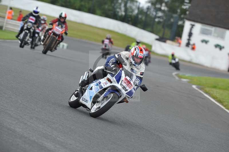 Mallory park Leicestershire;Mallory park photographs;Motorcycle action photographs;classic bikes;event digital images;eventdigitalimages;mallory park;no limits trackday;peter wileman photography;vintage bikes;vintage motorcycles;vmcc festival 1000 bikes