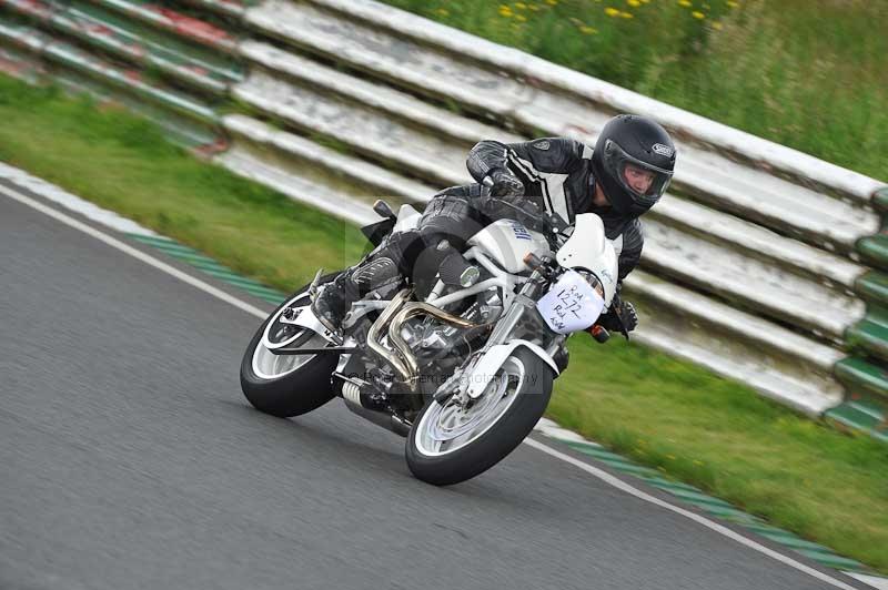 Mallory park Leicestershire;Mallory park photographs;Motorcycle action photographs;classic bikes;event digital images;eventdigitalimages;mallory park;no limits trackday;peter wileman photography;vintage bikes;vintage motorcycles;vmcc festival 1000 bikes