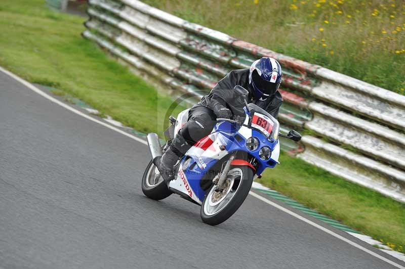 Mallory park Leicestershire;Mallory park photographs;Motorcycle action photographs;classic bikes;event digital images;eventdigitalimages;mallory park;no limits trackday;peter wileman photography;vintage bikes;vintage motorcycles;vmcc festival 1000 bikes