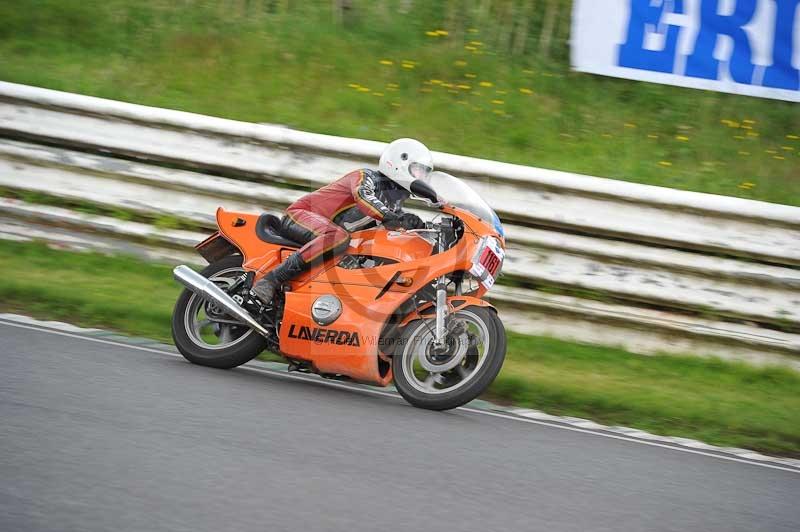 Mallory park Leicestershire;Mallory park photographs;Motorcycle action photographs;classic bikes;event digital images;eventdigitalimages;mallory park;no limits trackday;peter wileman photography;vintage bikes;vintage motorcycles;vmcc festival 1000 bikes