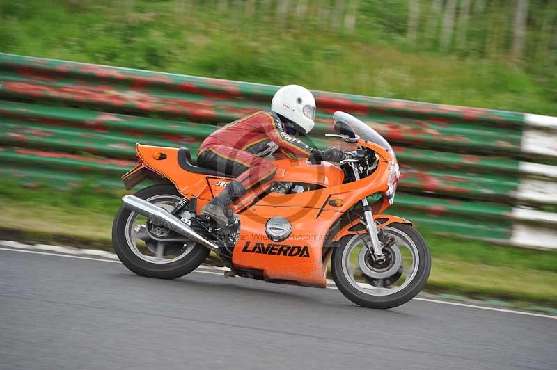 Mallory park Leicestershire;Mallory park photographs;Motorcycle action photographs;classic bikes;event digital images;eventdigitalimages;mallory park;no limits trackday;peter wileman photography;vintage bikes;vintage motorcycles;vmcc festival 1000 bikes