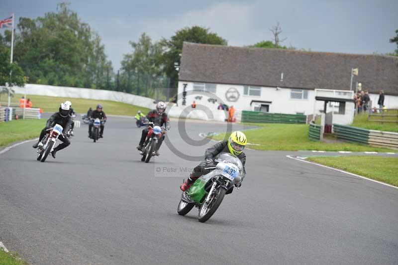 Mallory park Leicestershire;Mallory park photographs;Motorcycle action photographs;classic bikes;event digital images;eventdigitalimages;mallory park;no limits trackday;peter wileman photography;vintage bikes;vintage motorcycles;vmcc festival 1000 bikes