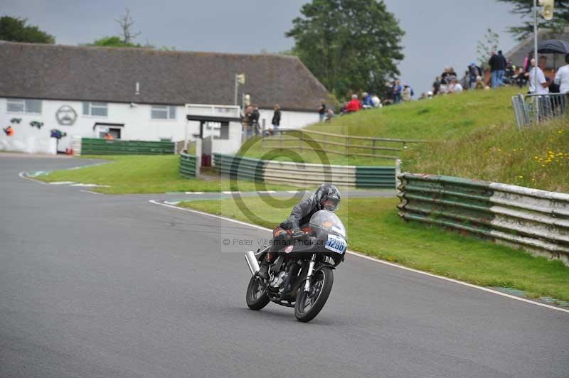 Mallory park Leicestershire;Mallory park photographs;Motorcycle action photographs;classic bikes;event digital images;eventdigitalimages;mallory park;no limits trackday;peter wileman photography;vintage bikes;vintage motorcycles;vmcc festival 1000 bikes
