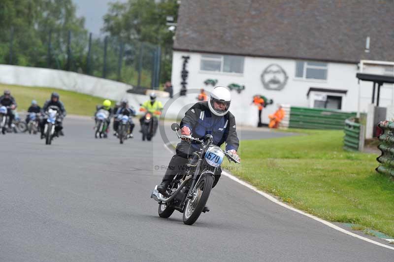 Mallory park Leicestershire;Mallory park photographs;Motorcycle action photographs;classic bikes;event digital images;eventdigitalimages;mallory park;no limits trackday;peter wileman photography;vintage bikes;vintage motorcycles;vmcc festival 1000 bikes