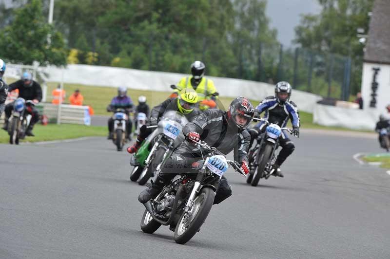 Mallory park Leicestershire;Mallory park photographs;Motorcycle action photographs;classic bikes;event digital images;eventdigitalimages;mallory park;no limits trackday;peter wileman photography;vintage bikes;vintage motorcycles;vmcc festival 1000 bikes