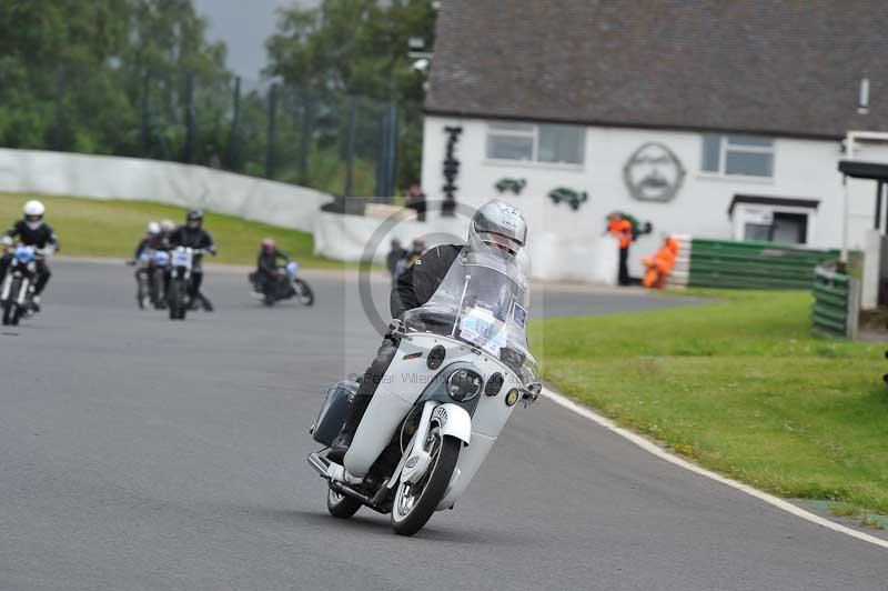 Mallory park Leicestershire;Mallory park photographs;Motorcycle action photographs;classic bikes;event digital images;eventdigitalimages;mallory park;no limits trackday;peter wileman photography;vintage bikes;vintage motorcycles;vmcc festival 1000 bikes