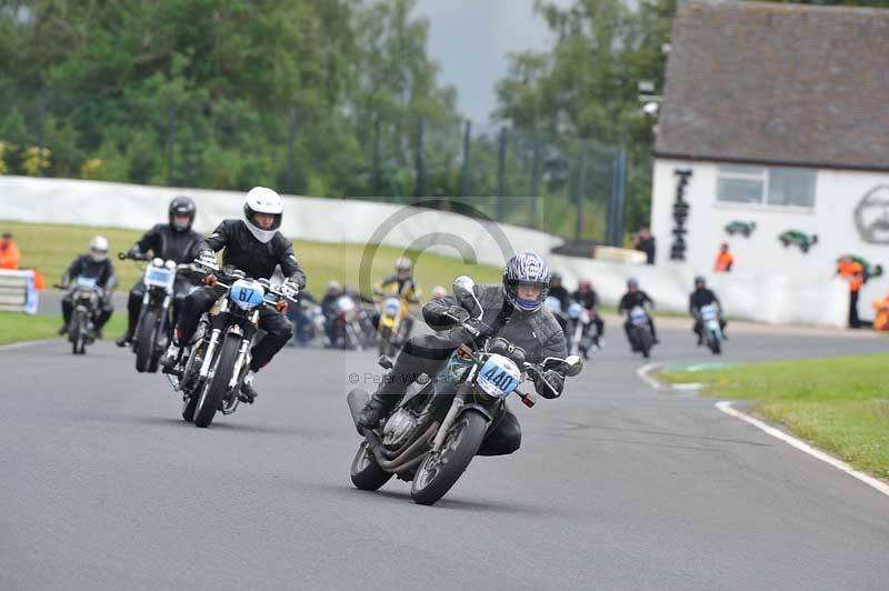 Mallory park Leicestershire;Mallory park photographs;Motorcycle action photographs;classic bikes;event digital images;eventdigitalimages;mallory park;no limits trackday;peter wileman photography;vintage bikes;vintage motorcycles;vmcc festival 1000 bikes