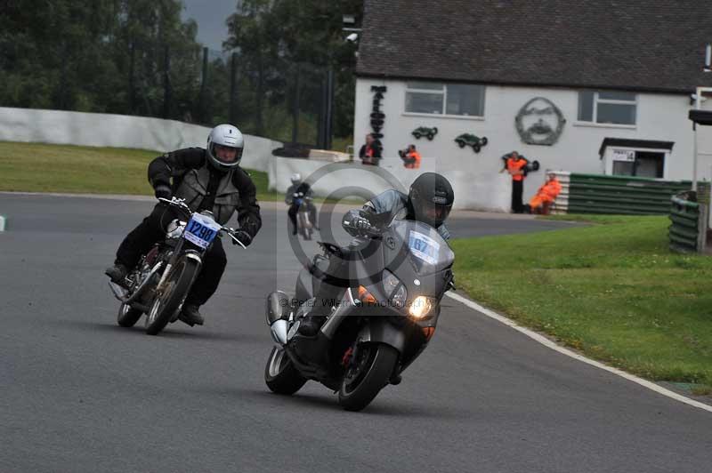 Mallory park Leicestershire;Mallory park photographs;Motorcycle action photographs;classic bikes;event digital images;eventdigitalimages;mallory park;no limits trackday;peter wileman photography;vintage bikes;vintage motorcycles;vmcc festival 1000 bikes