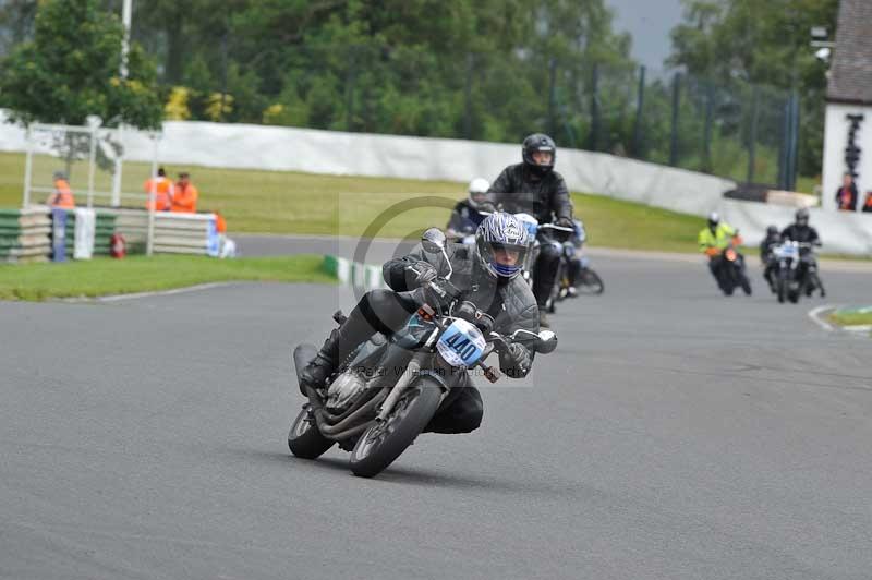 Mallory park Leicestershire;Mallory park photographs;Motorcycle action photographs;classic bikes;event digital images;eventdigitalimages;mallory park;no limits trackday;peter wileman photography;vintage bikes;vintage motorcycles;vmcc festival 1000 bikes