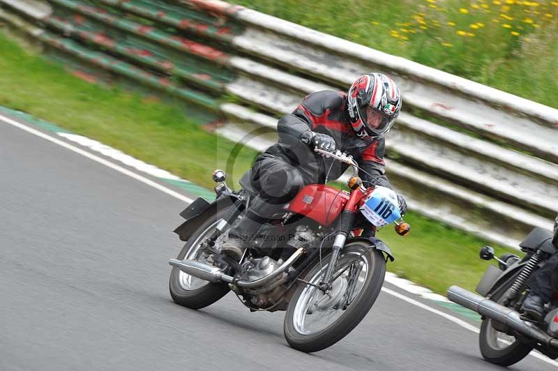 Mallory park Leicestershire;Mallory park photographs;Motorcycle action photographs;classic bikes;event digital images;eventdigitalimages;mallory park;no limits trackday;peter wileman photography;vintage bikes;vintage motorcycles;vmcc festival 1000 bikes